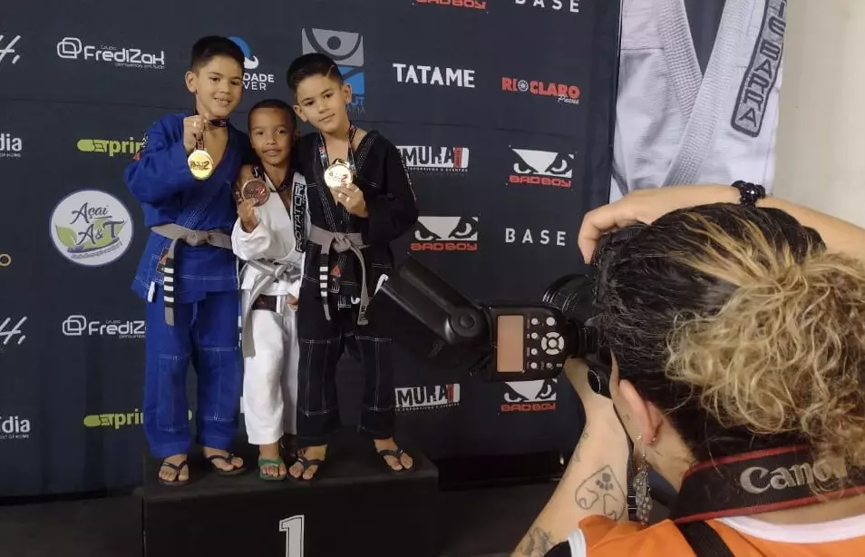 Atletas mirins de Santos Dumont se destacam na 2° edição do BJJ Storm em Contagem